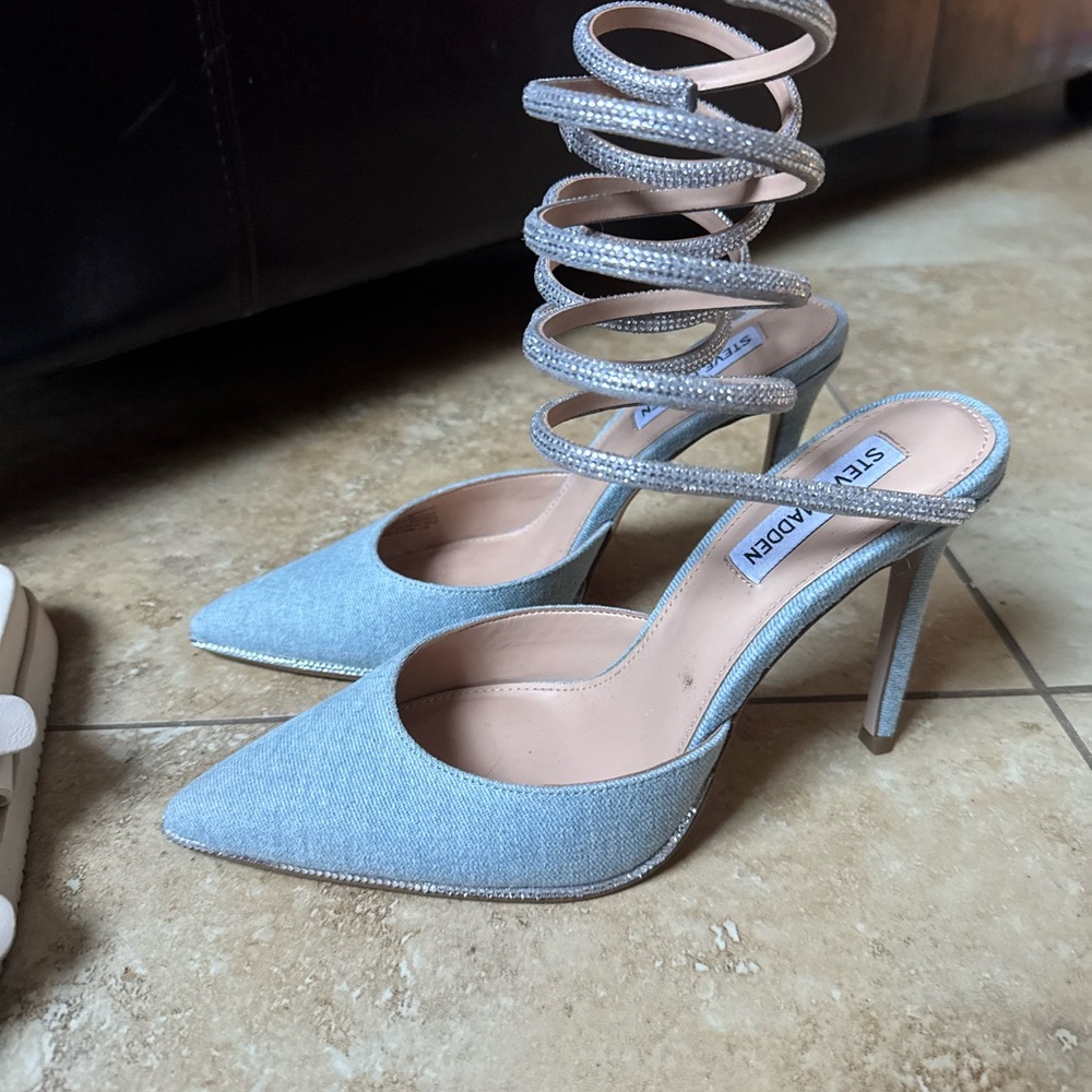 Steve Madden Light denim Emerson-V Rhinestone Ankle Wrap Dress Pumps sz 8M - Picture 2 of 4